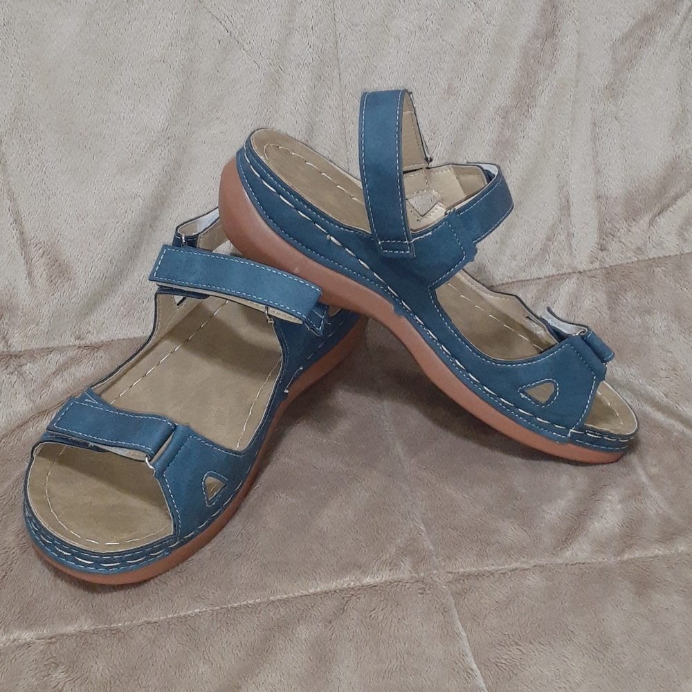 Comfortable sandals size 8